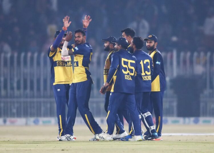 দুশমান্থা চামিরা চমৎকার বোলিং করে হয়েছেন ম্যাচসেরা