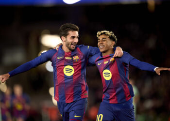 গোলের পর বার্সেলোনার খেলোয়াড়দের উৎসব