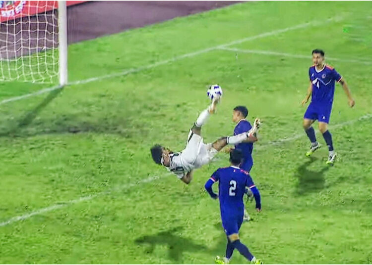 বাই-সাইকেল কিকে চোখ ধাঁধানো গোলে সমতা আনেন হামজা