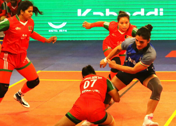 বাংলাদেশ-ভারত নারী কাবাডি বিশ্বকাপ ম্যাচের একটি মুহুর্ত