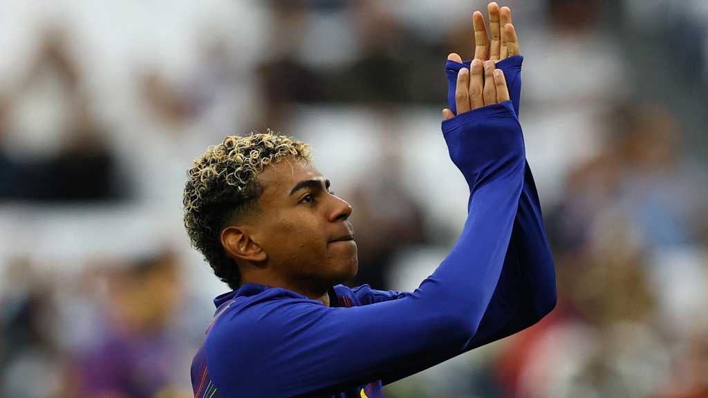 ইতিহাস গড়ে বর্ষসেরা একাদশে ইয়ামাল