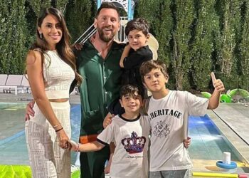 বার্সায় ফিরতে চান মেসিও তার স্ত্রী-সন্তানরা