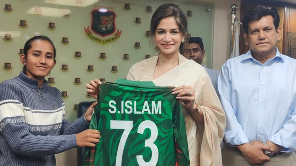 প্রথবার নারী দলের সঙ্গে শুভেচ্ছা বিনিময় রুবাবার