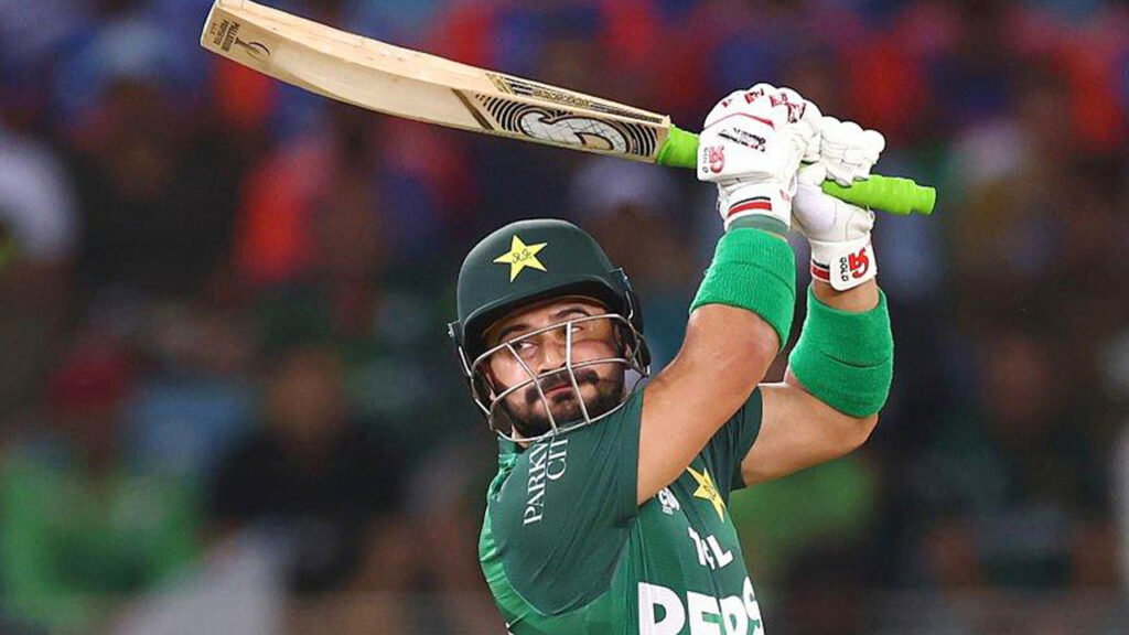 এক বছরে ১০০ ছক্কার রেকর্ড পাকিস্তান তারকার