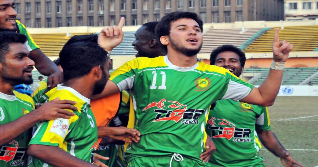 বাংলাদেশ ফুটবল লিগে শীর্ষস্থান