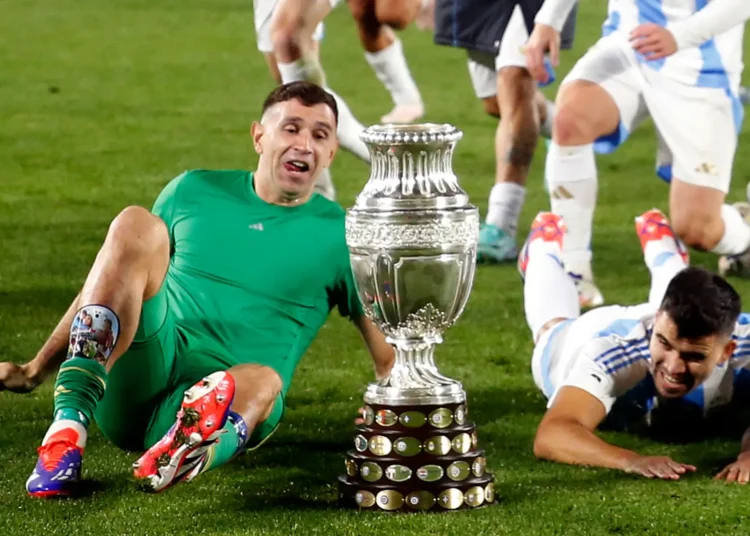 আর্জেন্টিনা দলে নেই এমিলিয়ানো মার্টিনেজ