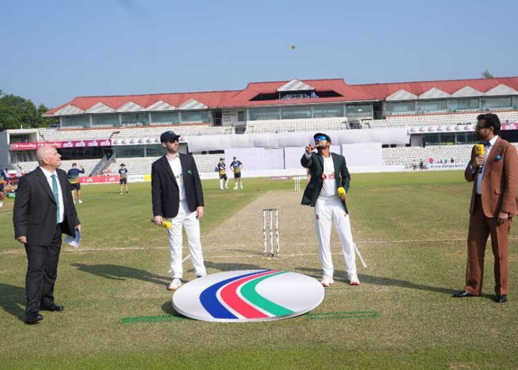 সিলেট টেস্টে টস হেরে ফিল্ডিংয়ে বাংলাদেশ