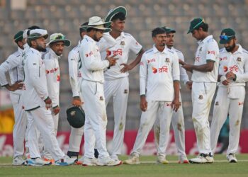 প্রথম দিন বাংলাদেশকে এগিয়ে রাখলেন আইরিশ কোচ