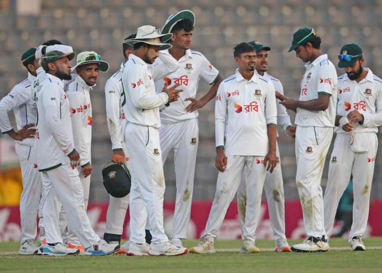 প্রথম দিন বাংলাদেশকে এগিয়ে রাখলেন আইরিশ কোচ