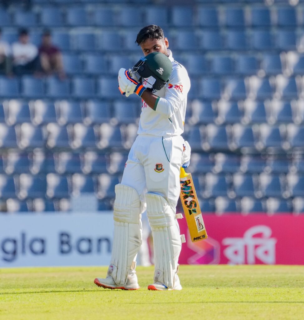 সিলেটে জয়ের সেঞ্চুরিতে এগিয়ে যাচ্ছে বাংলাদেশ