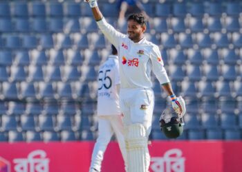 সিলেটে জয়ের সেঞ্চুরিতে এগিয়ে যাচ্ছে বাংলাদেশ