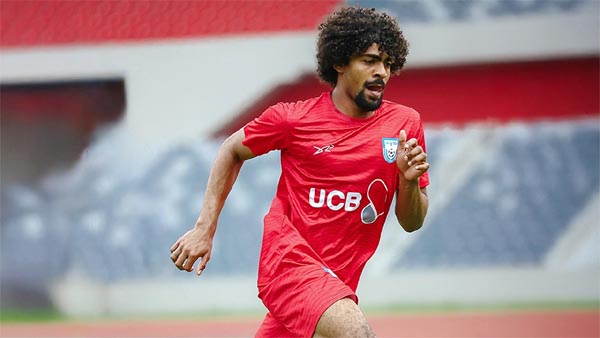 হংকং থেকে ইংল্যান্ডে হামজা, ঢাকার পথে জামালরা