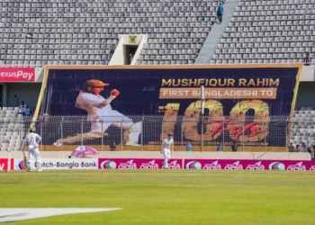 শততম টেস্টে মুশফিকের ফিফটি