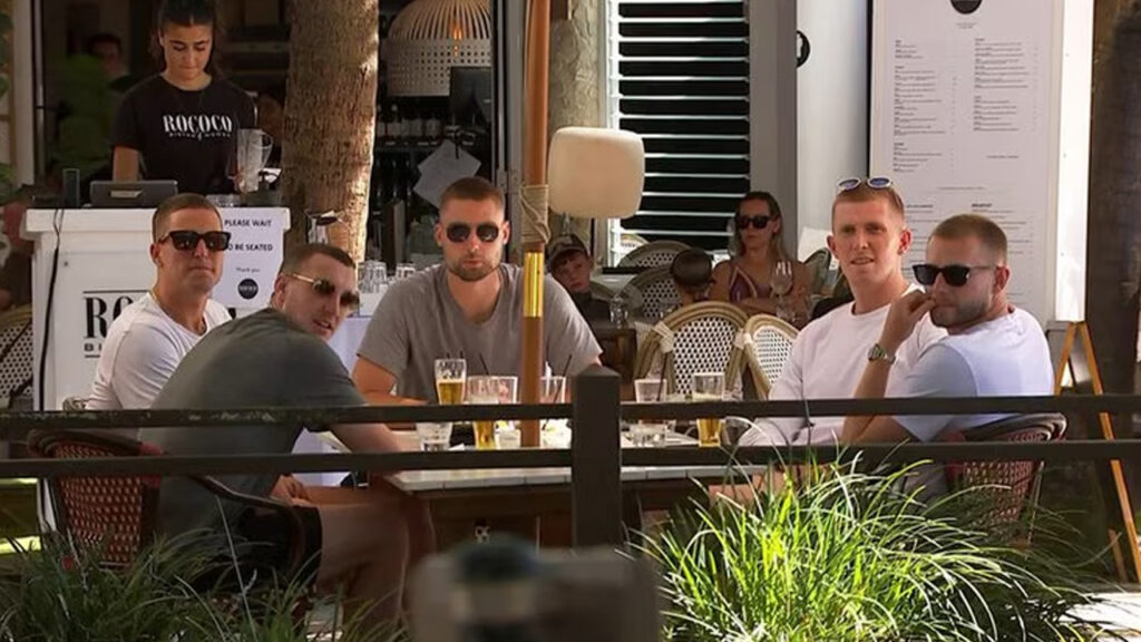 অ্যাশেজের মাঝে ক্রিকেটারদের বিরুদ্ধে অতিরিক্ত মদ্যপানের অভিযোগ