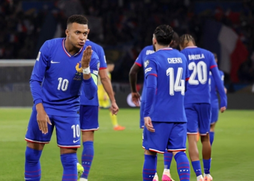 এমবাপ্পের জোড়া গোলে চূড়ান্ত পর্বে ফ্রান্স