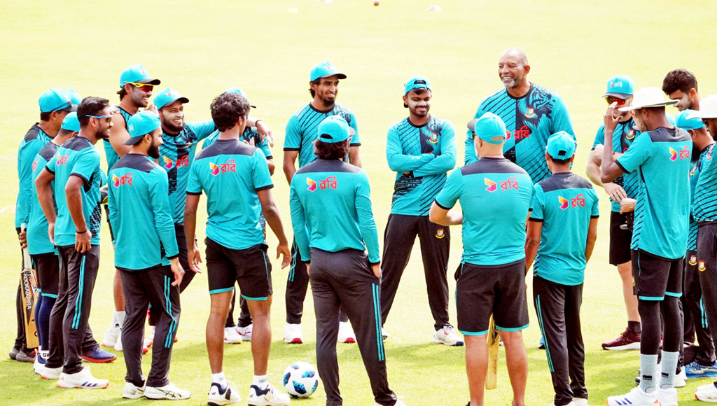 মিরপুরে সিমন্সের বিশেষ ক্যাম্প