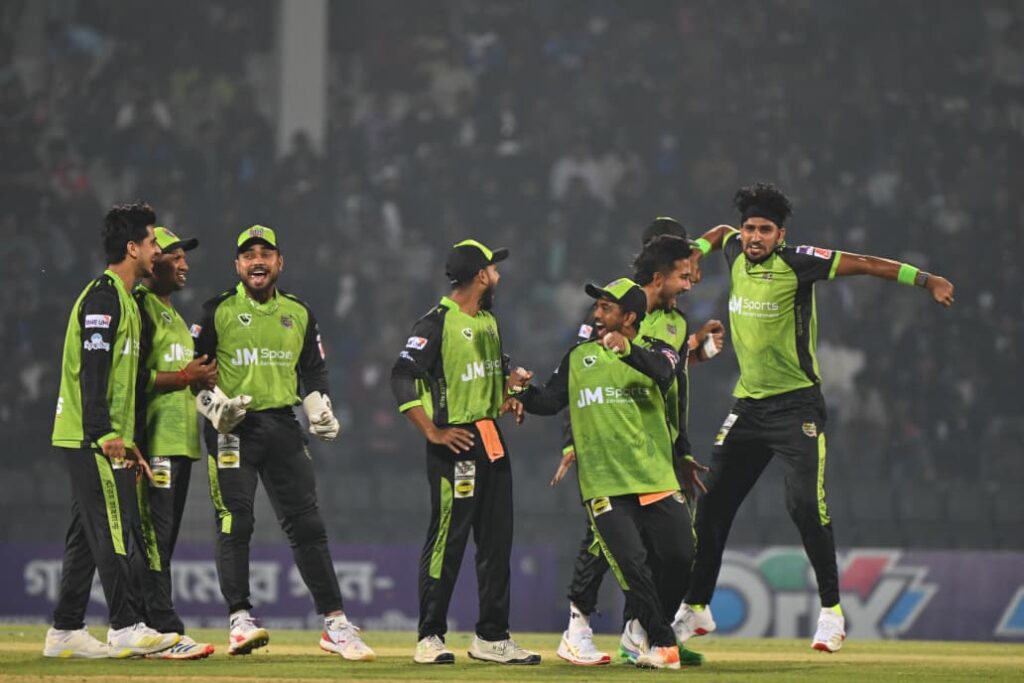 শেষ ওভারের নাটকীয়তায় প্রথম জয় সিলেট টাইটান্সের