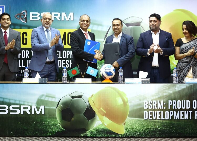 ফুটবল উন্নয়নে বাফুফের পাশে বিএসআরএম