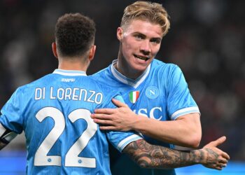 গোলের পর শুভেচ্ছা বিনিময়