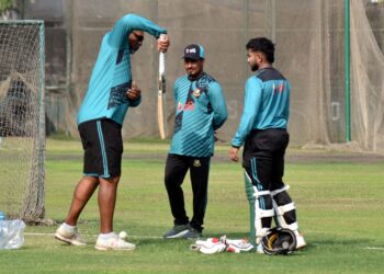 জাতীয় দলের ক্রিকেটাররা। প্রধান কোচ ফিল সিমন্সের নির্দেশে বিশেষ ক্যাম্পে যোগ দিয়েছেন টি-টোয়েন্টি দলের ব্যাটার সদস্যরা।