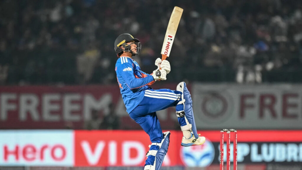 এবার ছক্কার দুই নতুন রেকর্ড অভিষেকের