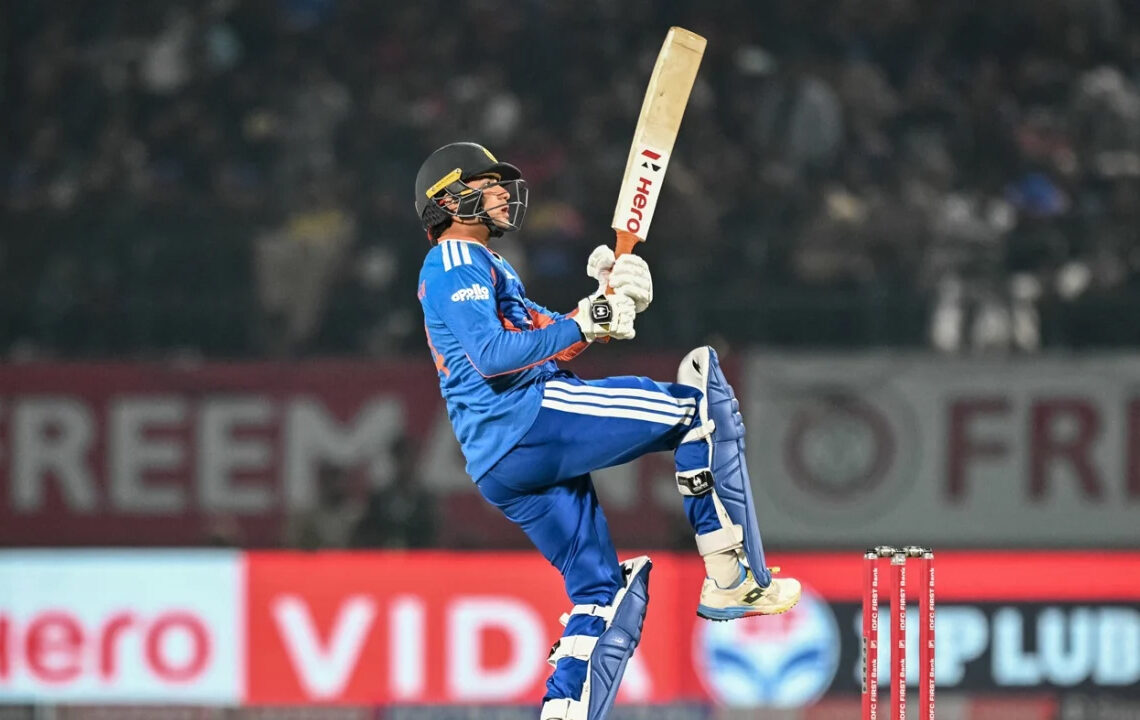 এবার ছক্কার দুই নতুন রেকর্ড অভিষেকের