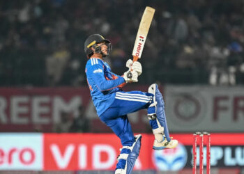 এবার ছক্কার দুই নতুন রেকর্ড অভিষেকের