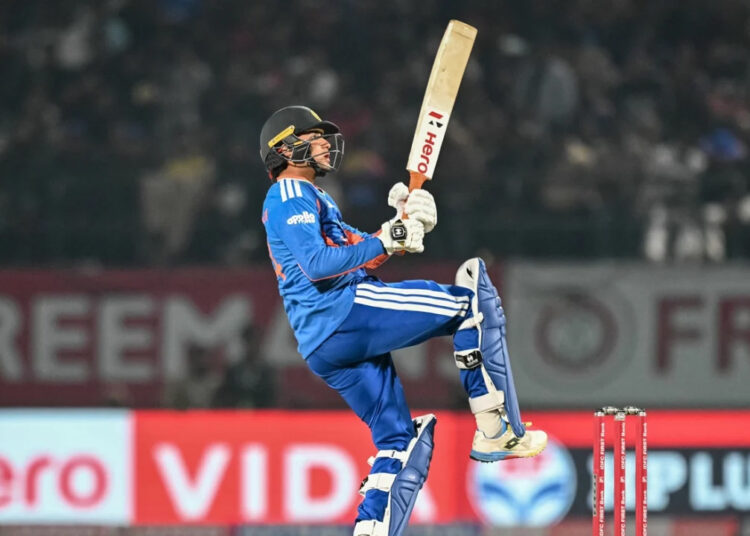 এবার ছক্কার দুই নতুন রেকর্ড অভিষেকের