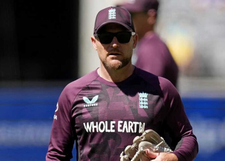 চাকরি হারানোর শঙ্কায় ব্রেন্ডন ম্যাককালাম