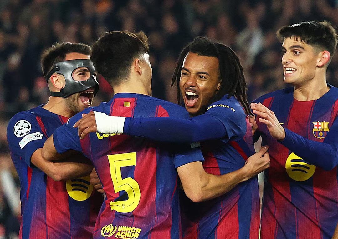 জোড়া গোলদাতা কুন্ডেকে ঘিরে সতীর্থদের উল্লাস