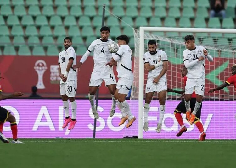 ফ্রেডির এই বাঁকানো শটটি পোস্টে লেগে ফিরলে গোল বঞ্চিত হয় অ্যাঙ্গোলা