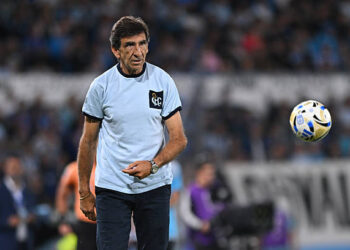 রেসিং ক্লাবের কোচ গুস্তাভো কোস্তাস