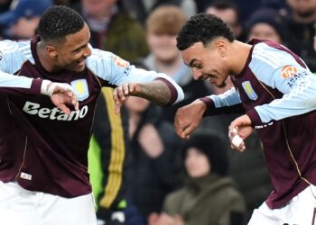 ম্যানইউকে হারিয়ে লিগ জমিয়ে তুললো অ্যাস্টন ভিলা