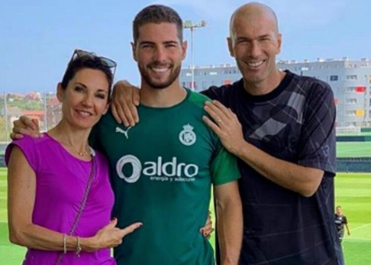 বাবা মায়ের সঙ্গে লুকা