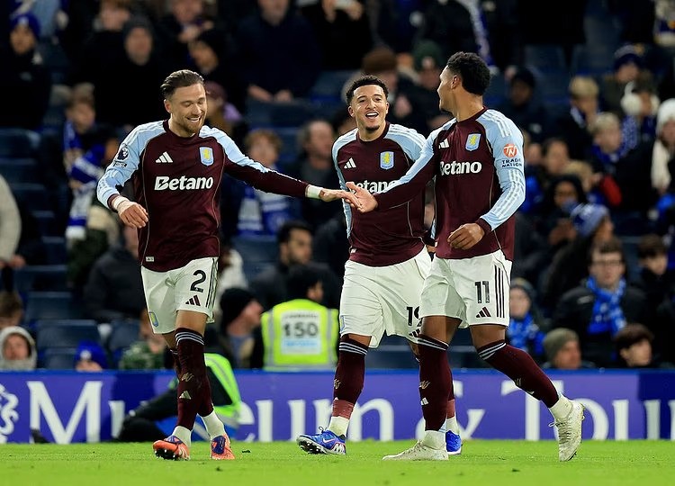 অ্যাস্টন ভিলার রূপকথার গাড়ি চলছেই