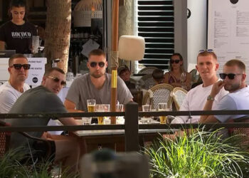 অ্যাশেজের মাঝে ক্রিকেটারদের বিরুদ্ধে অতিরিক্ত মদ্যপানের অভিযোগ