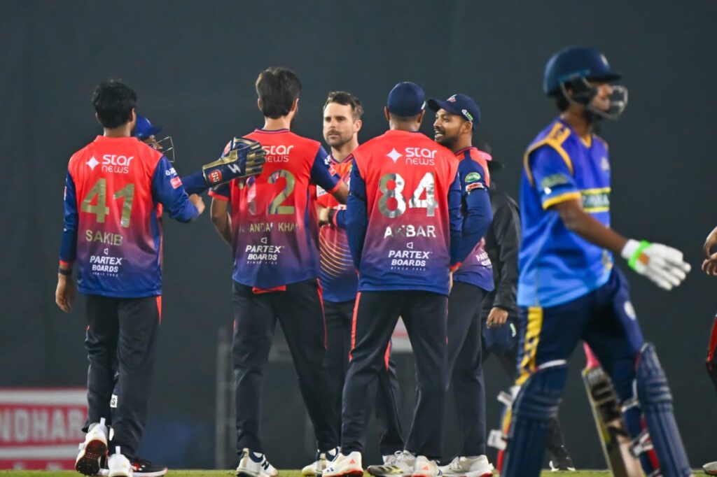 চট্টগ্রামকে হারিয়ে শীর্ষস্থানে থেকেই শেষ করল রাজশাহী।