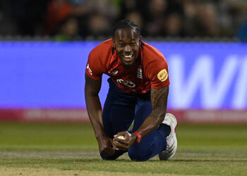 ঝুঁকি নিয়েই ইংল্যান্ডের বিশ্বকাপ স্কোয়াড