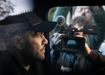 নতুন ক্লাব কিনে মাঠে ফিরবে ব্রাজিলিয়ান তারকা দানি আলভেজ