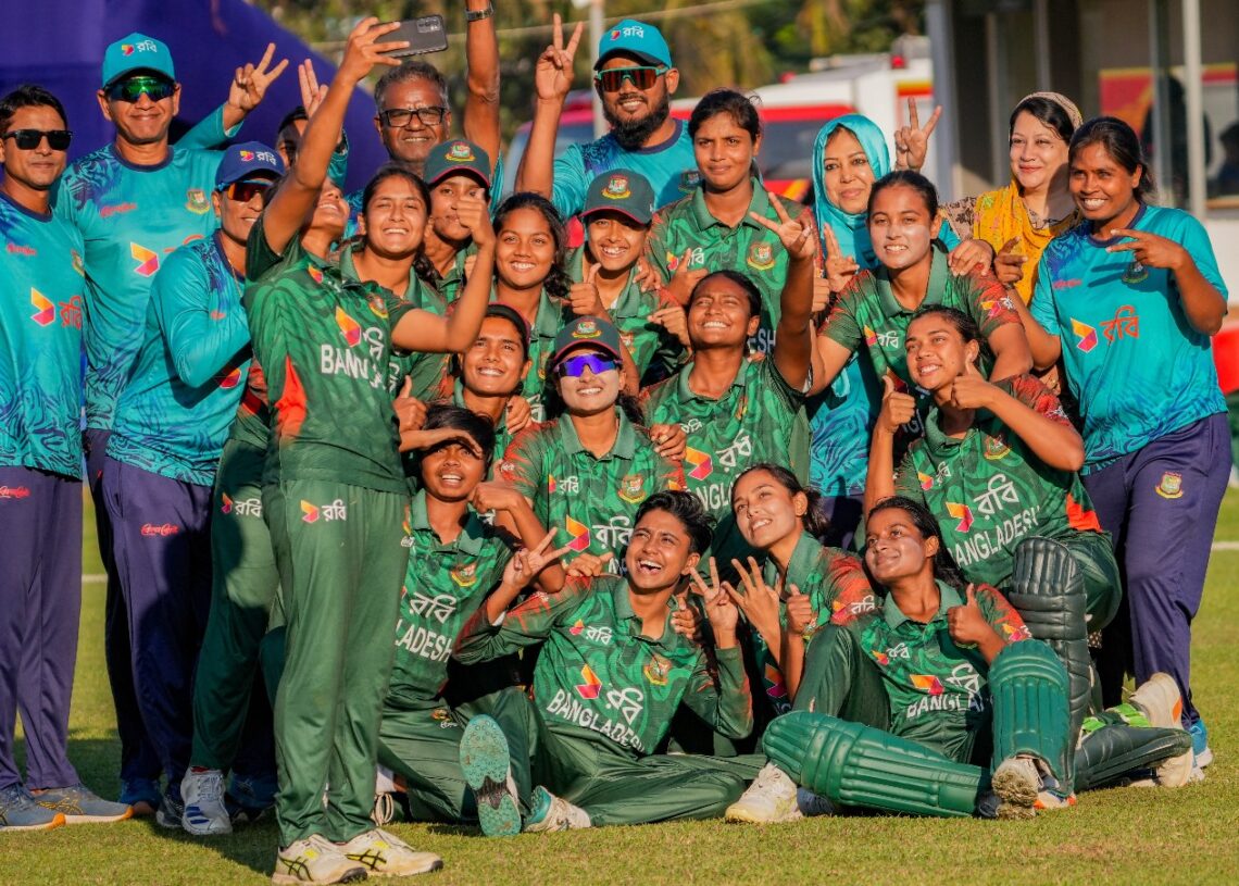 পাকিস্তানকে উড়িয়ে সিরিজে এগিয়ে গেল বাংলাদেশ