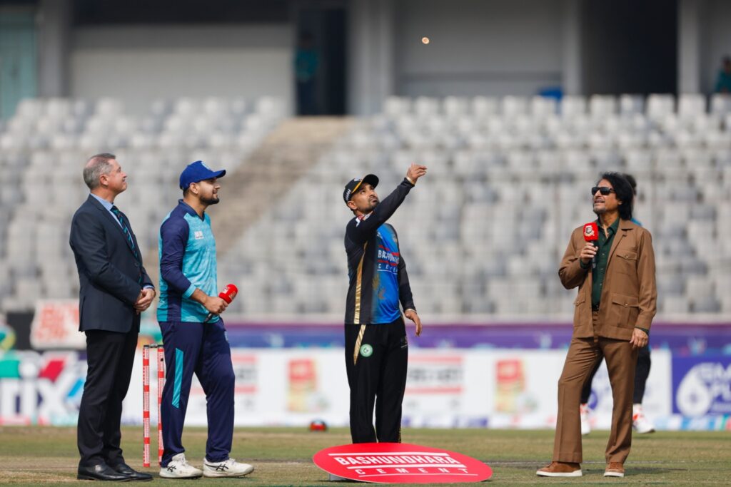 নোয়াখালীর বিপক্ষে টস জিতে ফিল্ডিংয়ে রংপুর রাইডার্স