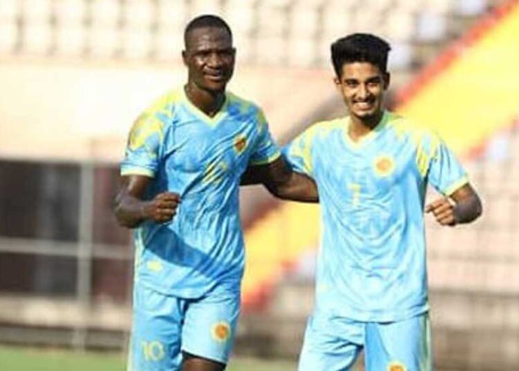 পয়েন্ট হারাল আবাহনী, ৫ গোলের ম্যাচে নাটকীয় জয় রহমতগঞ্জের