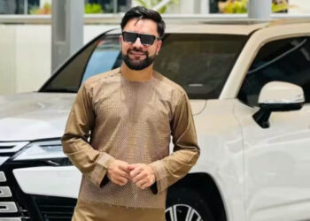 রাস্তায় হাঁটেন না রশিদ খান - চলেন বুলেটপ্রুফ গাড়িতে