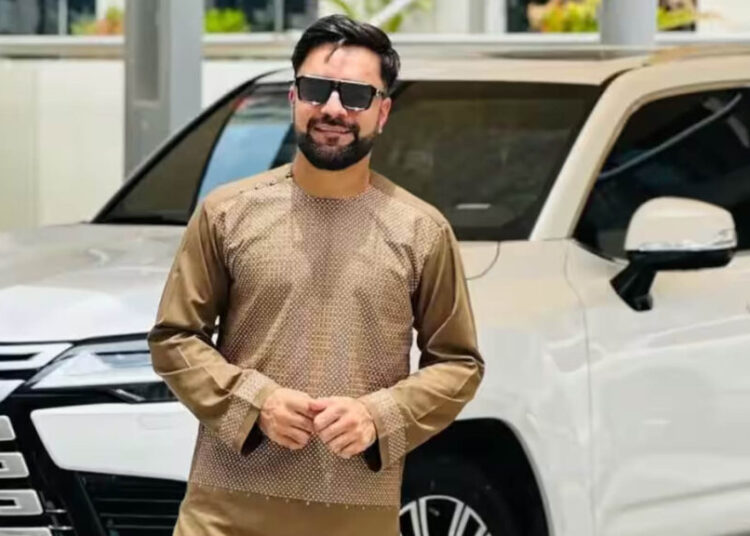 রাস্তায় হাঁটেন না রশিদ খান - চলেন বুলেটপ্রুফ গাড়িতে