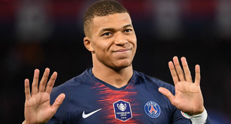 রোনালদোর রেকর্ড ছুঁয়ে এমবাপে