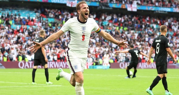 রোবেনকে পেছনে ফেললেন হ্যারি