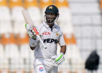 শেবাগ-ইনজামামের দ্রুততম ডাবল সেঞ্চুরির রেকর্ড ভাঙলেন শান মাসুদ