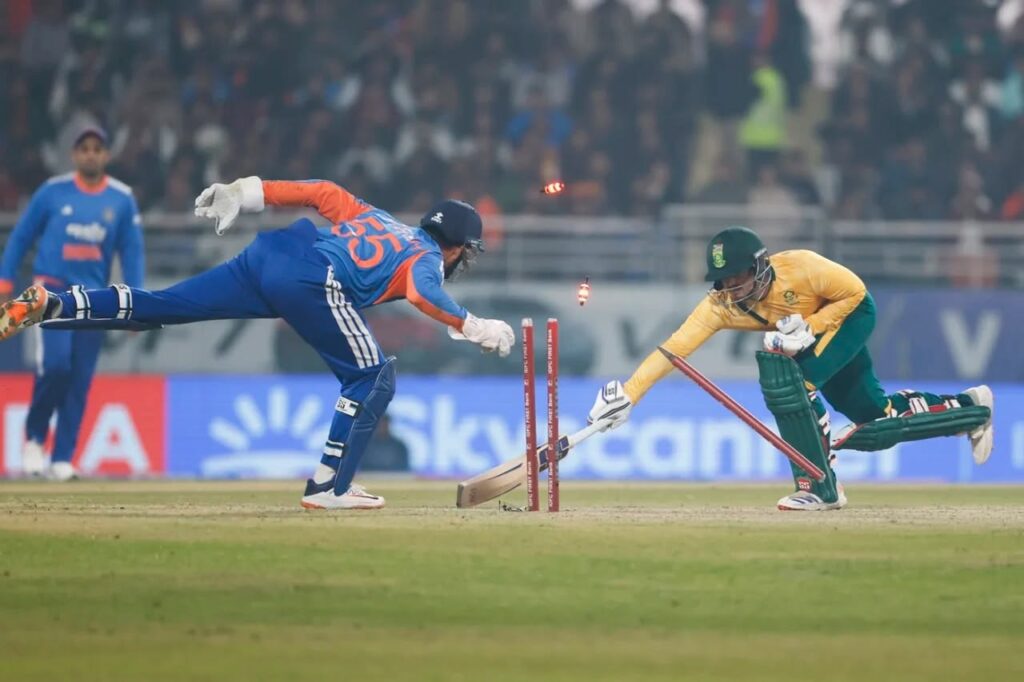 সিরিজের দ্বিতীয় টি-টোয়েন্টিতে ভারতকে হারিয়ে সমতায় ফিরল দক্ষিণ আফ্রিকা।