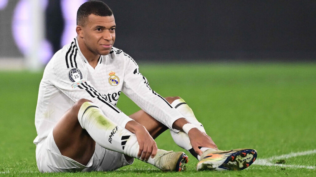 নিজের ফিটনেস নিয়ে আর ঝুঁকি নেবেন না এমবাপ্পে