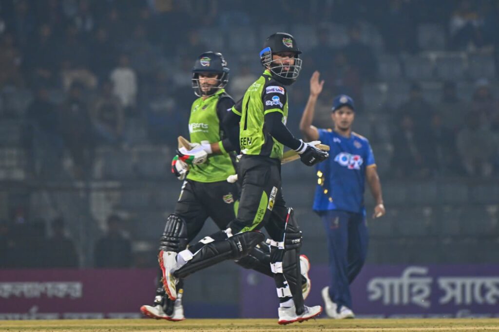 ঢাকাকে ১৮১ রানের চ্যালেঞ্জিং লক্ষ্য দিয়েছে সিলেট